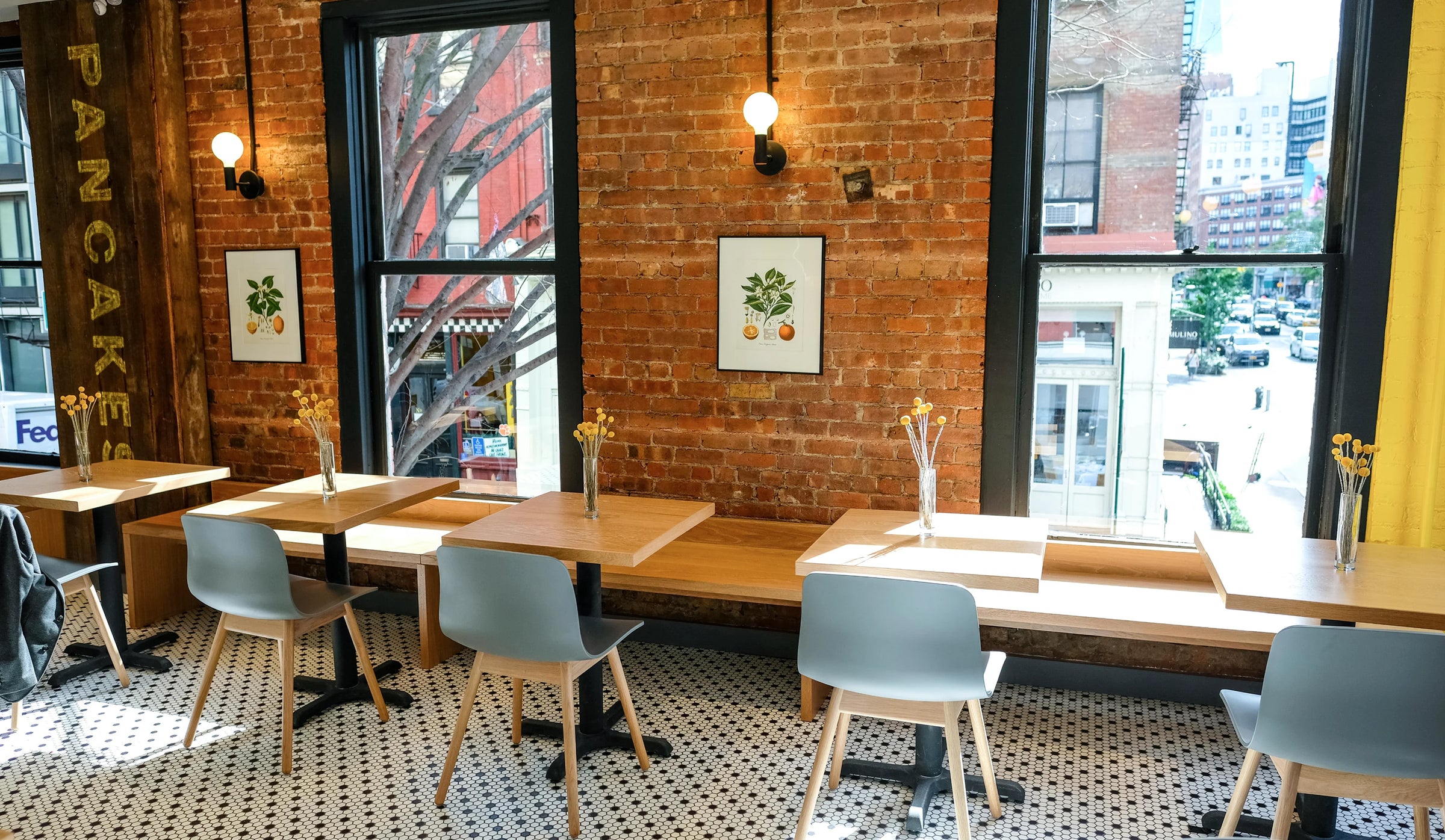 flipper's restaurant interior